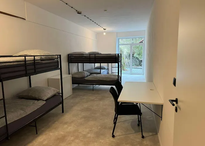Hotell Tovarna 2*