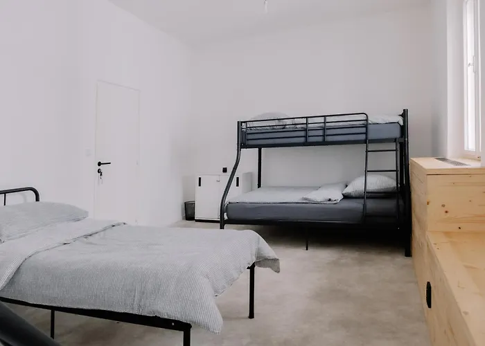 Tovarna Hotell