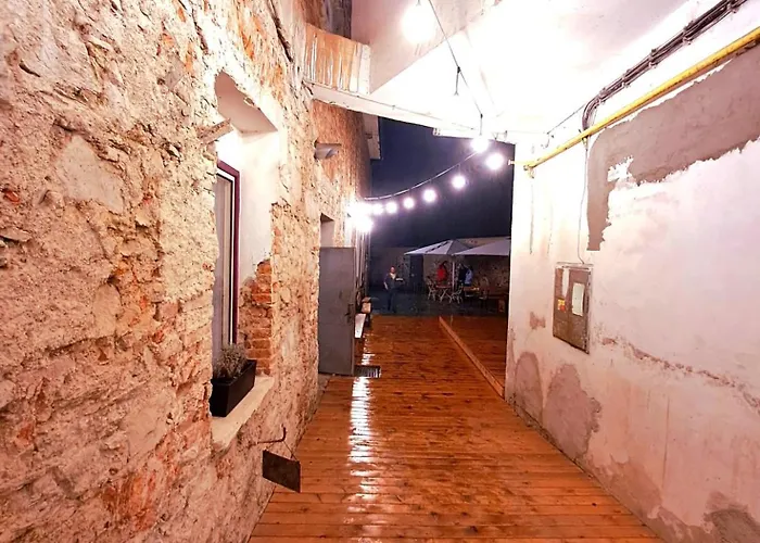 Hotell Tovarna Vír