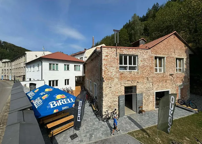 Hotell Tovarna Vír